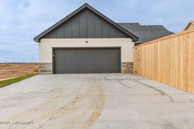 7450 55th St, Lubbock, TX 79407 - garage featuring concrete driveway