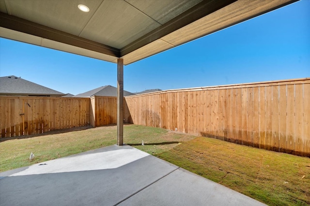 view of yard featuring a patio area