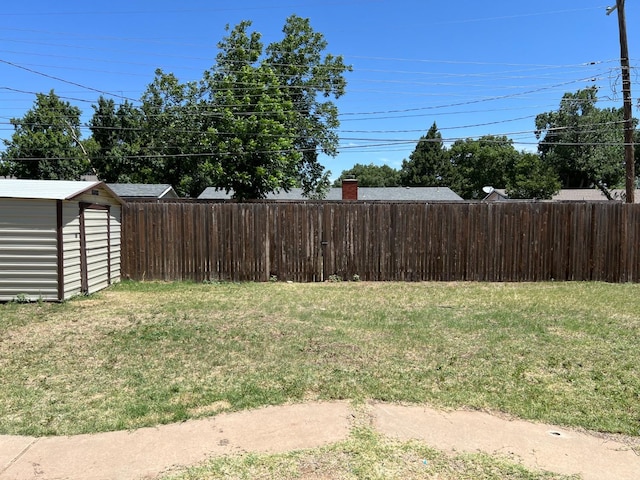 view of yard with a storage shed