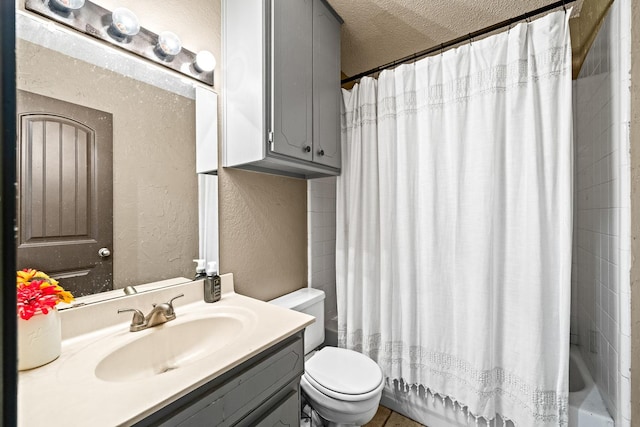 full bathroom featuring shower / tub combo with curtain, vanity, toilet, and a textured ceiling