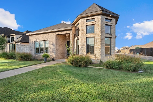 view of front of property with a front yard