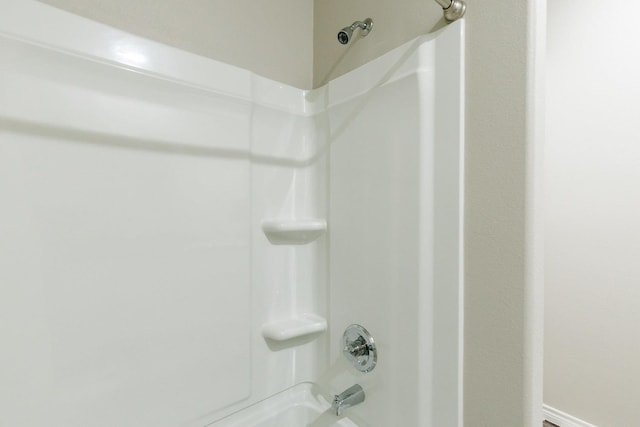 details with bathtub / shower combination