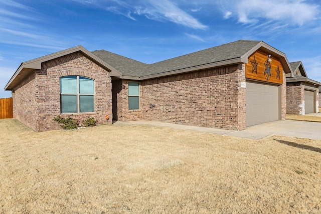 view of front of home featuring a front yard