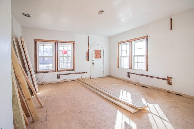 spare room featuring a healthy amount of sunlight