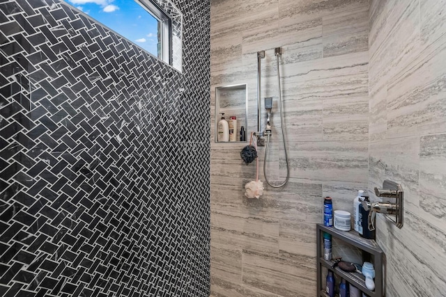 7733 46th St, Lubbock, TX 79407 - full bath featuring a tile shower