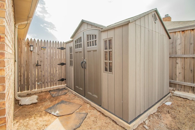 5728 109th St, Lubbock, TX 79424 - view of outbuilding featuring a gate, a fenced backyard, and an outbuilding