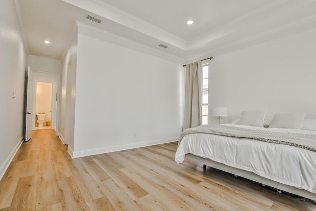 bedroom featuring recessed lighting, baseboards, visible vents, and light wood finished floors