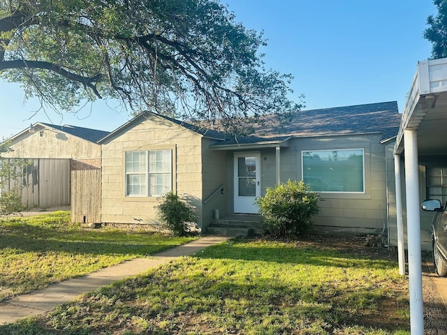 ranch-style home featuring a front yard