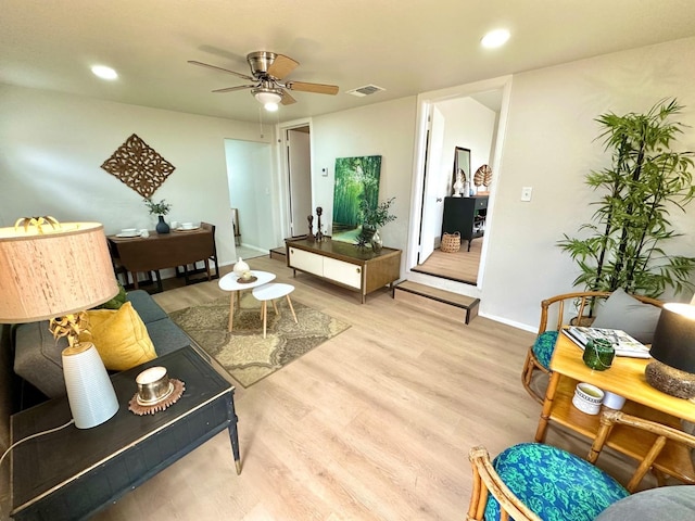 living room with visible vents, baseboards, a ceiling fan, wood finished floors, and recessed lighting