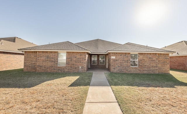 view of front facade with a front lawn