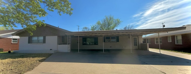 624 Tulane Ave, Big Spring, TX 79720 - view of front of house featuring a carport, brick siding, and driveway