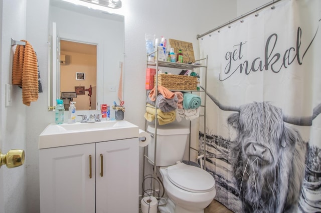 bathroom with a shower with curtain, vanity, and toilet