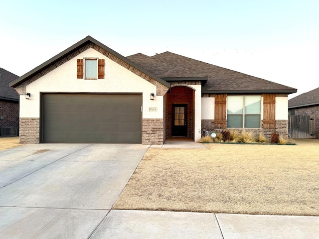 view of front facade featuring a garage