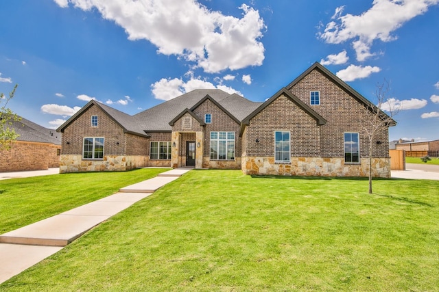 craftsman house with a front lawn