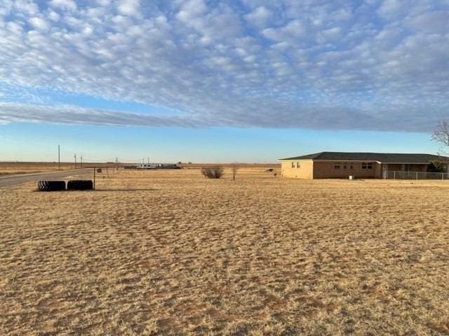 view of yard featuring a rural view