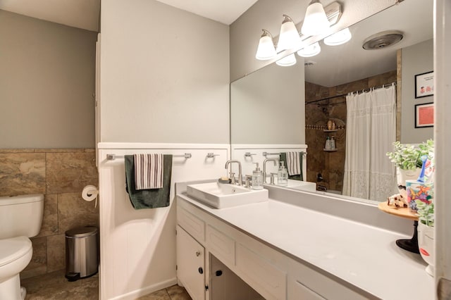 full bath with tile patterned floors, curtained shower, toilet, and tile walls