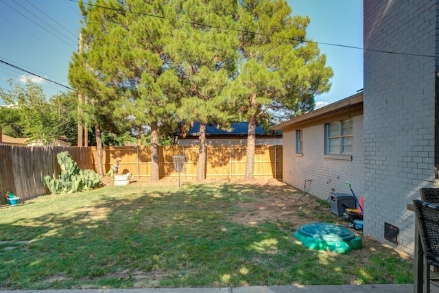 view of yard featuring a fenced backyard