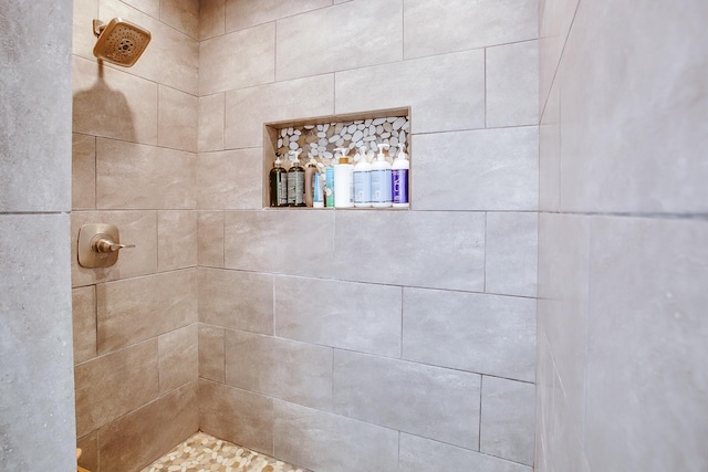 bathroom featuring tiled shower