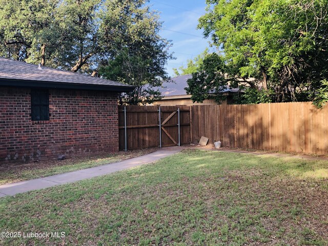 5712 73rd St, Lubbock, TX 79424 - view of yard with a gate