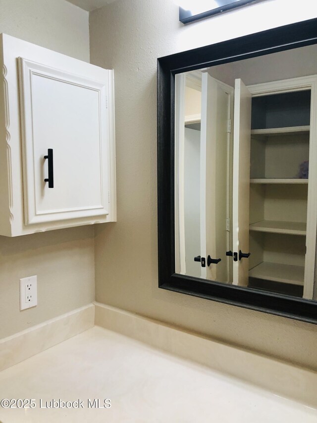 5712 73rd St, Lubbock, TX 79424 - view of bathroom