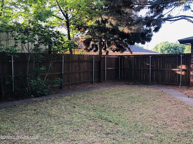 5712 73rd St, Lubbock, TX 79424 - view of yard
