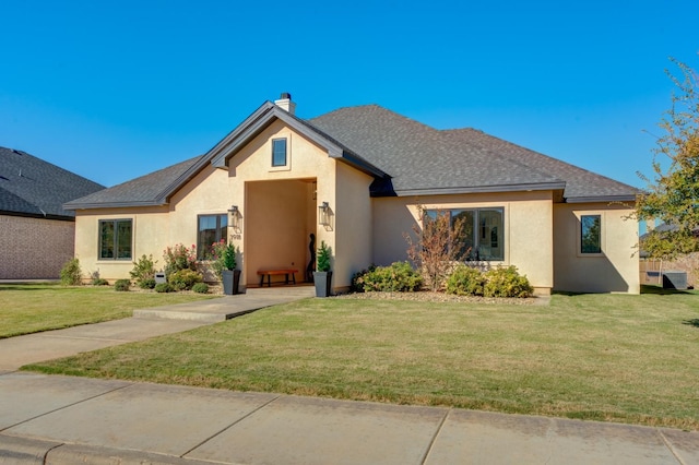 view of front facade with a front lawn