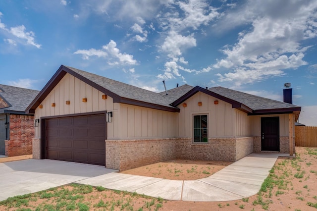 view of front facade with a garage