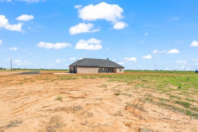 view of yard featuring a rural view