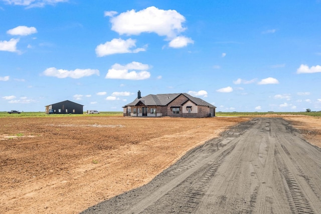 view of front of property featuring a rural view