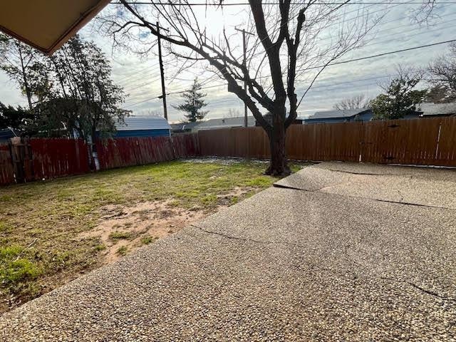 view of yard featuring a patio