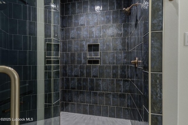 7726 46th St, Lubbock, TX 79407 - bathroom with a tile shower