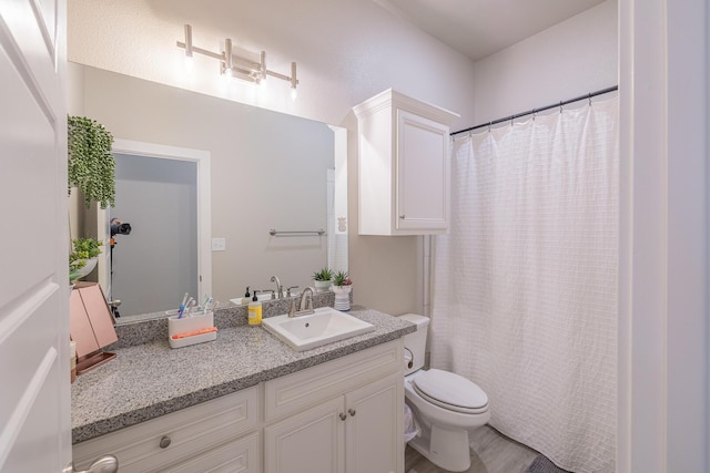 full bath featuring vanity, curtained shower, and toilet