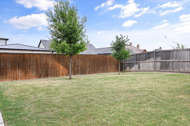 view of yard featuring a fenced backyard