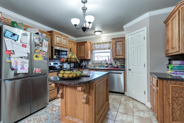 kitchen with stainless steel appliances, dark countertops, ornamental molding, a center island, and light tile patterned floors