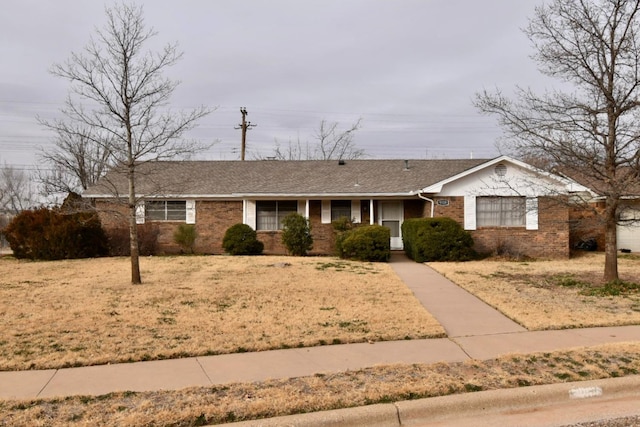 single story home featuring a front lawn