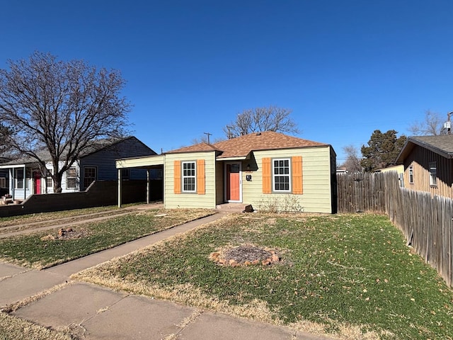 view of front of property with a front lawn