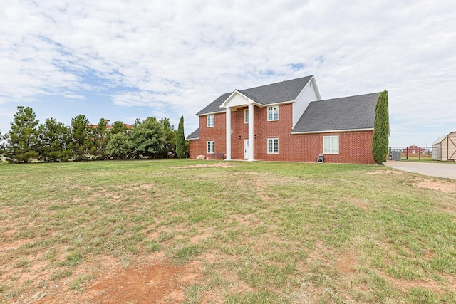 view of front facade with a front lawn