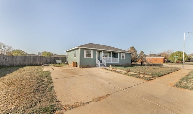 ranch-style house featuring covered porch