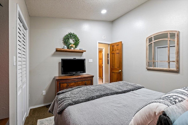 2917 Dove Ln, Denver City, TX 79323 - carpeted bedroom featuring a textured ceiling, lofted ceiling, and baseboards