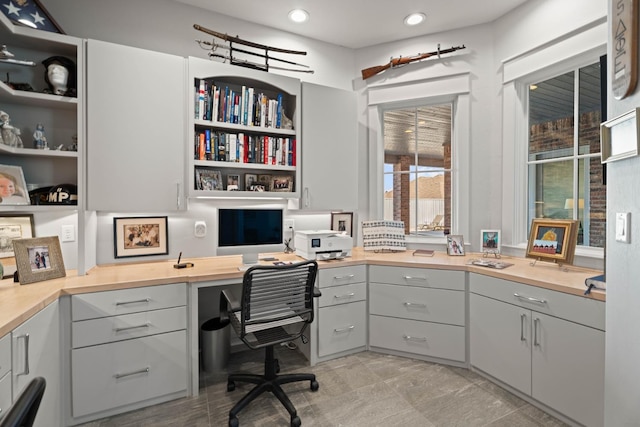 home office featuring recessed lighting and built in study area