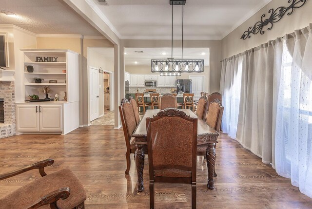 8301 County Rd 6950, Lubbock, TX 79407 - kitchen with green cabinetry, stainless steel appliances, a sink, white cabinets, and recessed lighting