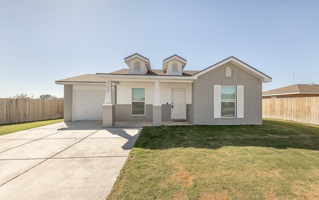 view of front facade featuring a garage and a front lawn