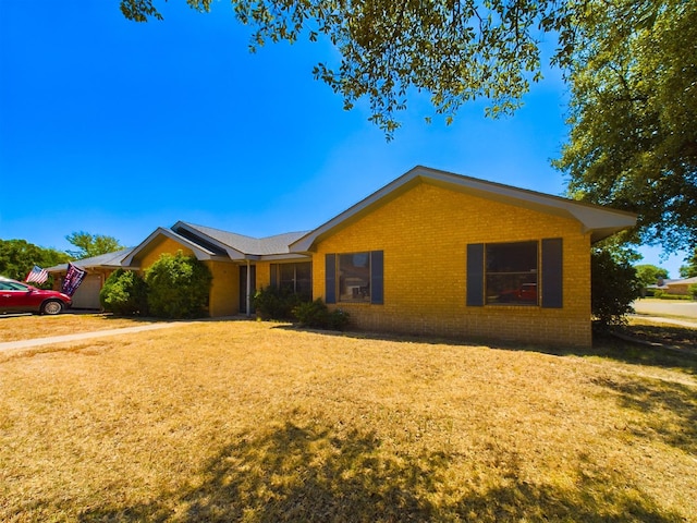 ranch-style home with a front lawn