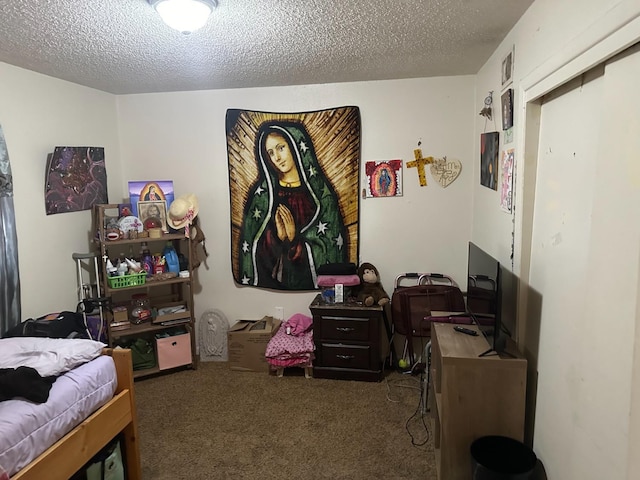 bedroom with carpet and a textured ceiling