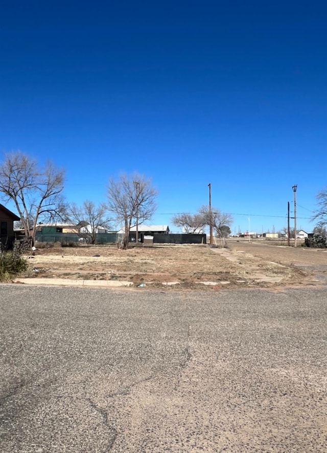 Listing photo 3 for 1921 E 15th St, Lubbock TX 79403