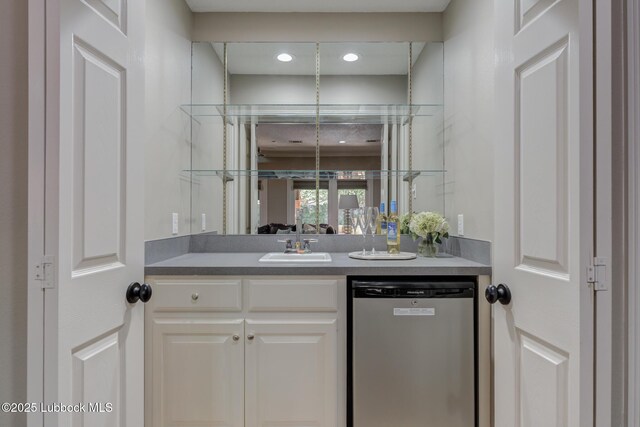 9406 Wayne Ave, Lubbock, TX 79424 - indoor wet bar featuring dishwasher