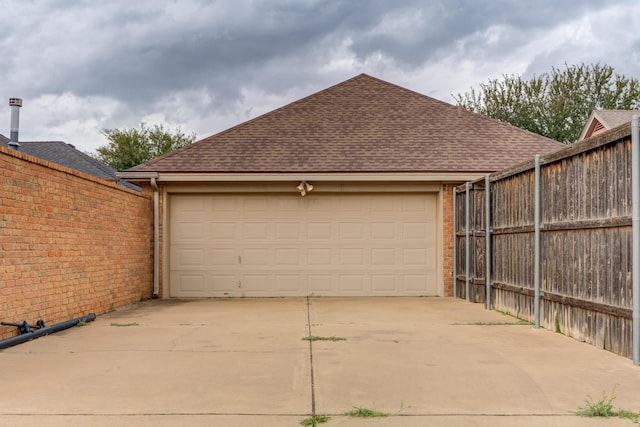 4107 101st St, Lubbock, TX 79423 - garage featuring driveway