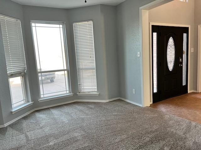 entryway featuring carpet