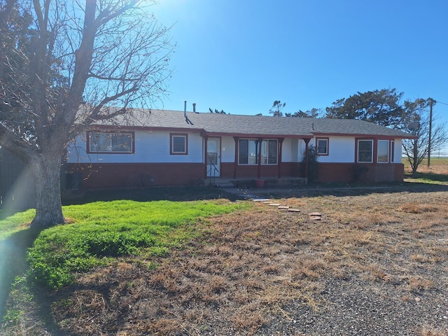 single story home with a front yard