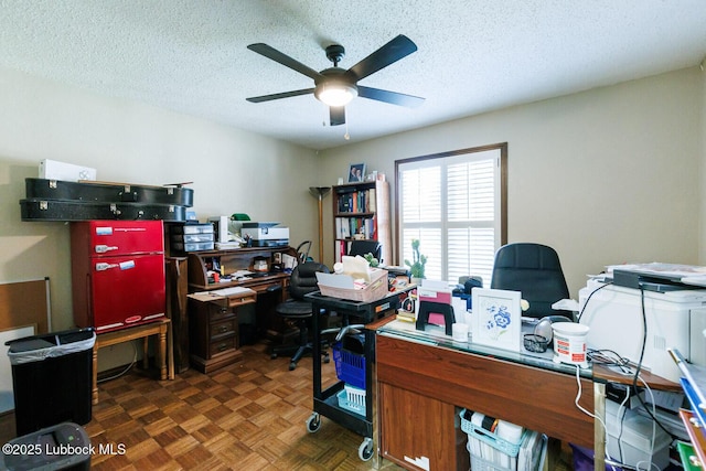 4610 63rd St, Lubbock, TX 79414 - home office featuring ceiling fan and a textured ceiling